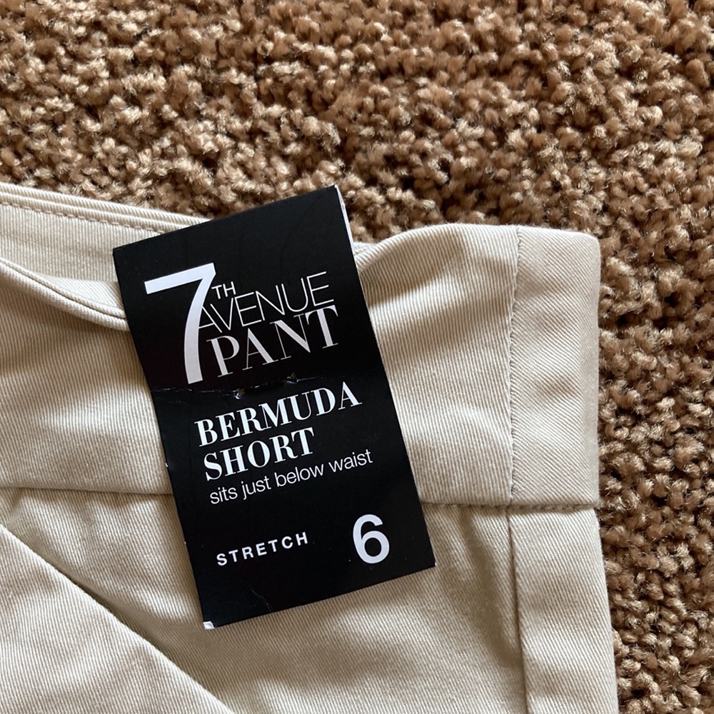 NY & CO LIGHT TAN BERMUDA SHORTS. SIZE 6. NWT. FRONT POCKETS. HAS STRETCH. - Picture 3 of 6